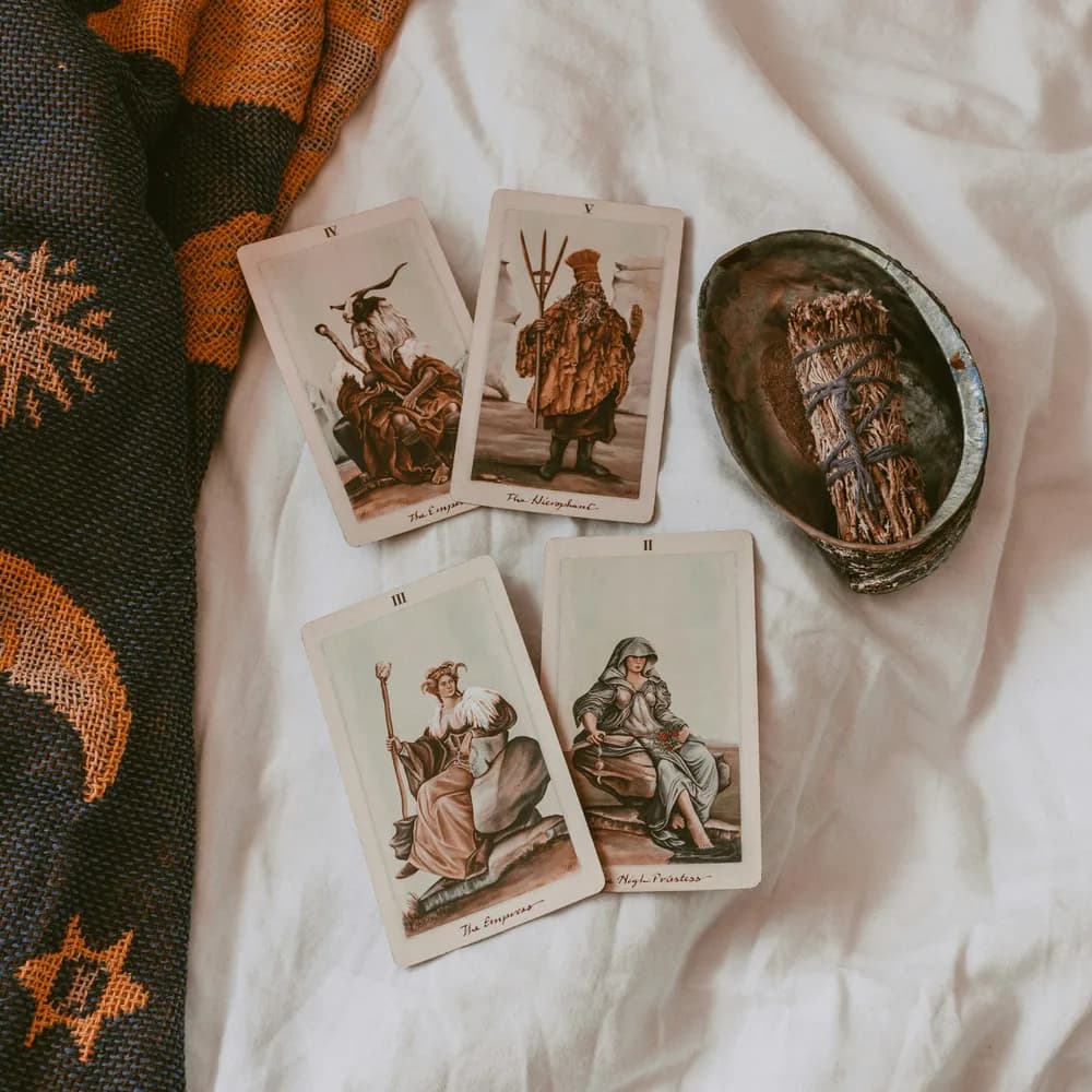 Tarot financeiro com cartas pra leitura sobre dinheiro e abundância