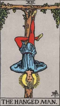 O Enforcado: Suspensão, sacrifício, ver a relação de outro ângulo, carta de traição no tarot