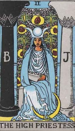A Sacerdotisa: Segredos guardados, intuição que avisa, carta de traição no tarot